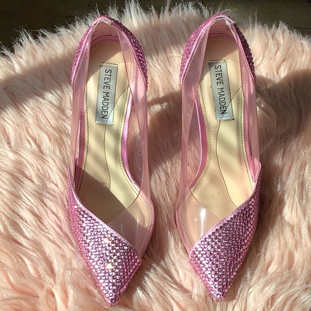 Steve Madden pink rhinestoned pumps💕